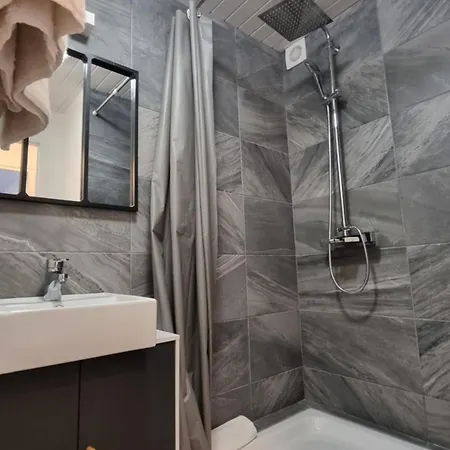 Lea Rdc Centre-ville Renove Concon Cosy Parking 36m2
